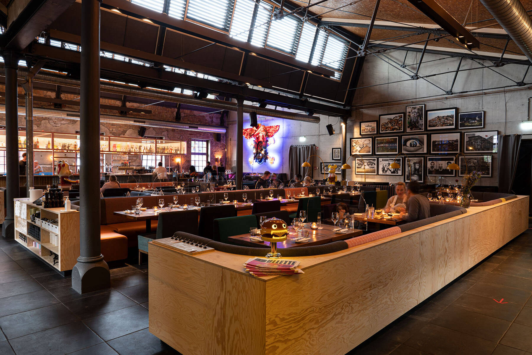 Vartan Rocks Background